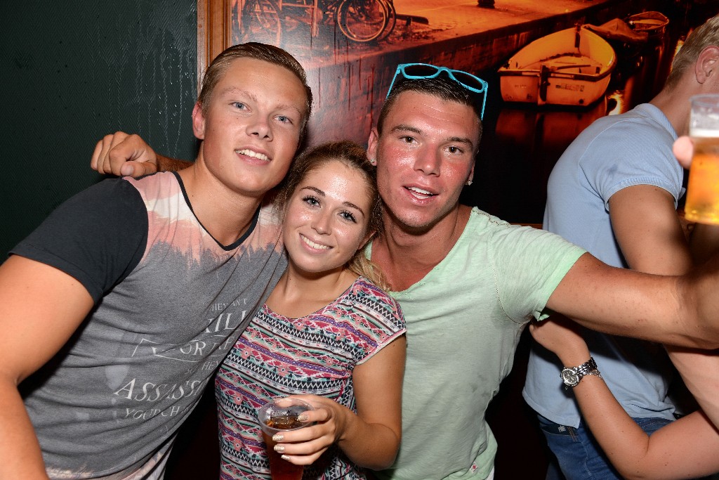 ../Images/Kroegentocht Zomercarnaval Noordwijkerhout 255.jpg